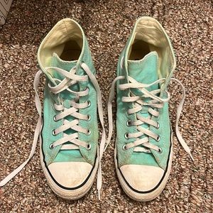 Selling bc too small and not my color.